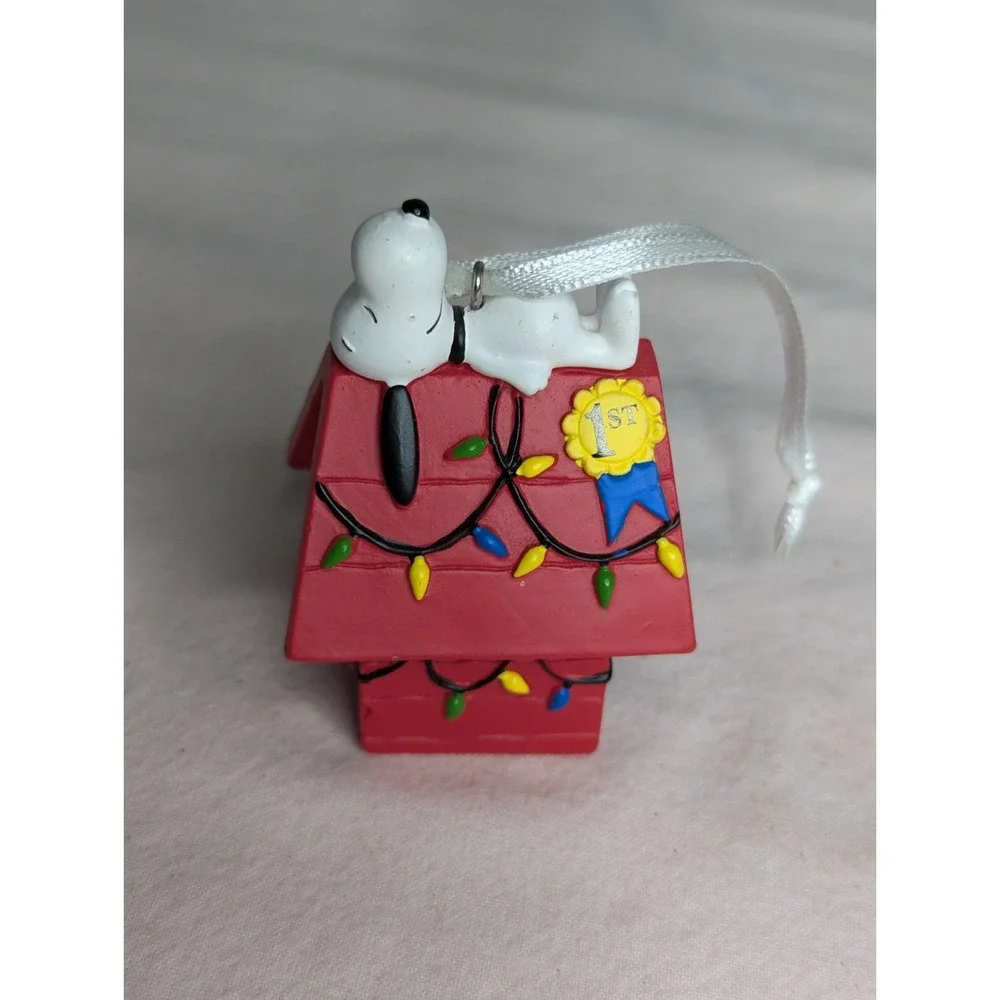 Peanuts Worldwide Snoopy on top 1st place Christmas‎ Decorated doghouse ornament